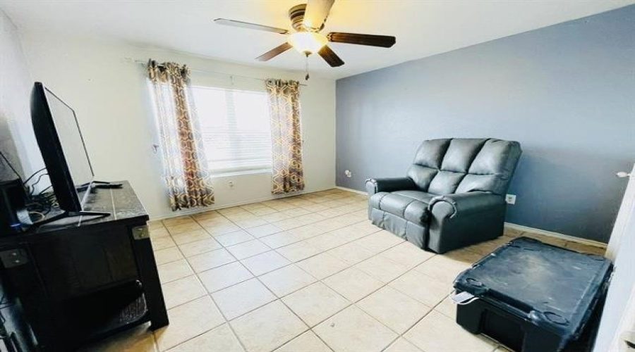 3212 Saint Kathryn Lp, LAREDO, Texas 78046, 5 Bedrooms Bedrooms, 8 Rooms Rooms,2 BathroomsBathrooms,Residential,For Sale,3212 Saint Kathryn Lp,20263453