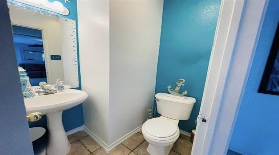 3212 Saint Kathryn Lp, LAREDO, Texas 78046, 5 Bedrooms Bedrooms, 8 Rooms Rooms,2 BathroomsBathrooms,Residential,For Sale,3212 Saint Kathryn Lp,20263453