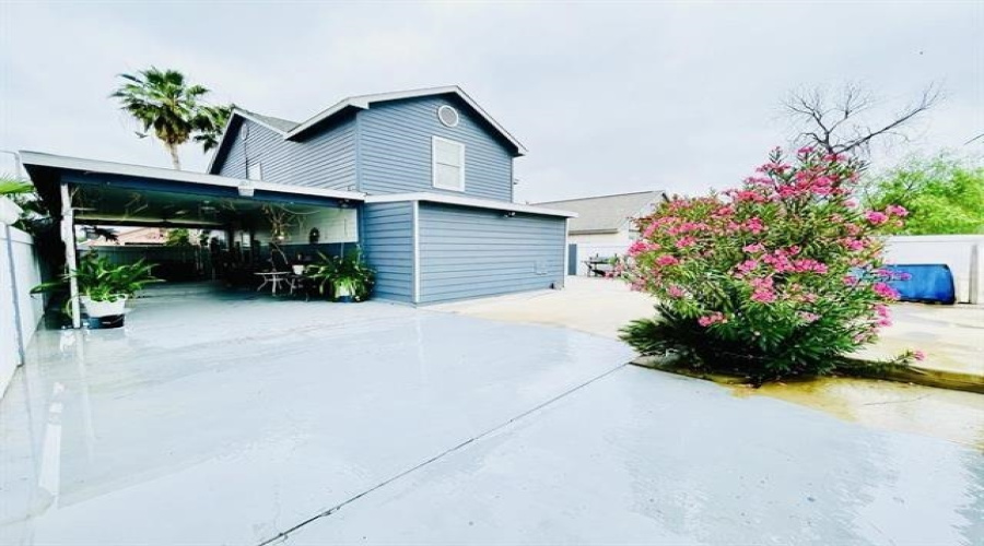 3212 Saint Kathryn Lp, LAREDO, Texas 78046, 5 Bedrooms Bedrooms, 8 Rooms Rooms,2 BathroomsBathrooms,Residential,For Sale,3212 Saint Kathryn Lp,20263453
