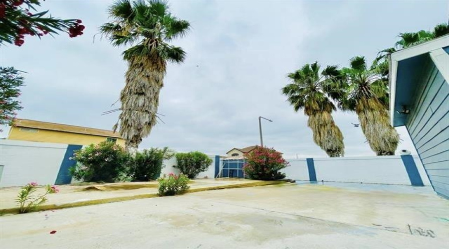 3212 Saint Kathryn Lp, LAREDO, Texas 78046, 5 Bedrooms Bedrooms, 8 Rooms Rooms,2 BathroomsBathrooms,Residential,For Sale,3212 Saint Kathryn Lp,20263453