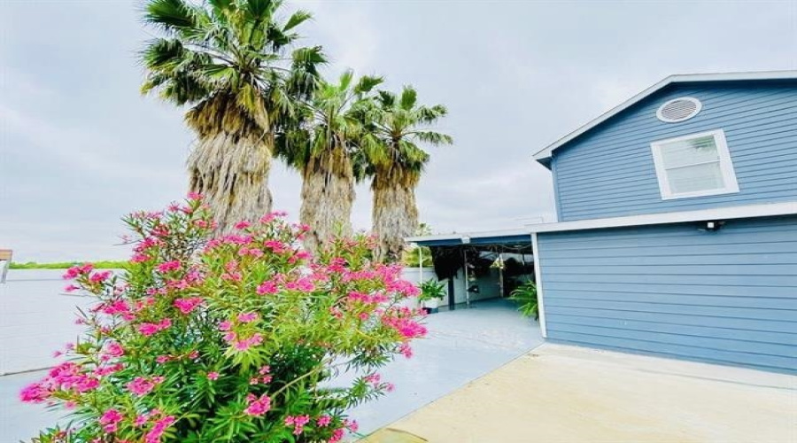 3212 Saint Kathryn Lp, LAREDO, Texas 78046, 5 Bedrooms Bedrooms, 8 Rooms Rooms,2 BathroomsBathrooms,Residential,For Sale,3212 Saint Kathryn Lp,20263453