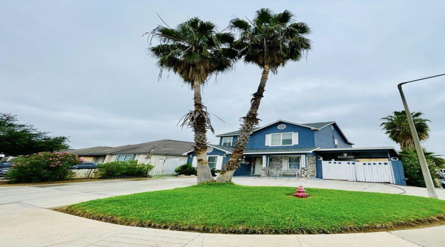 3212 Saint Kathryn Lp, LAREDO, Texas 78046, 5 Bedrooms Bedrooms, 8 Rooms Rooms,2 BathroomsBathrooms,Residential,For Sale,3212 Saint Kathryn Lp,20263453