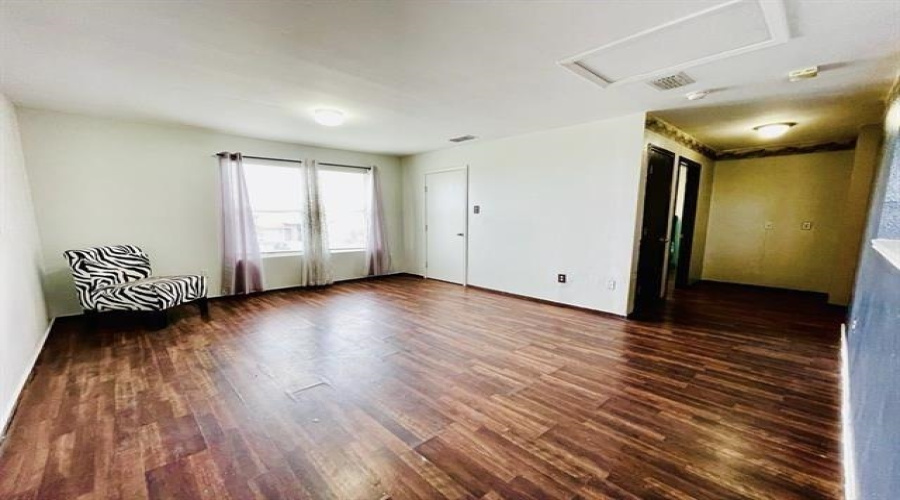 3212 Saint Kathryn Lp, LAREDO, Texas 78046, 5 Bedrooms Bedrooms, 8 Rooms Rooms,2 BathroomsBathrooms,Residential,For Sale,3212 Saint Kathryn Lp,20263453
