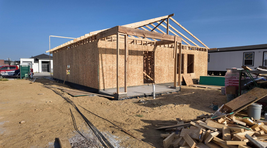 5015 Rio Seco St., Laredo, Texas 78046, 3 Bedrooms Bedrooms, 5 Rooms Rooms,2 BathroomsBathrooms,Residential,For Sale,5015 Rio Seco St.,20263454