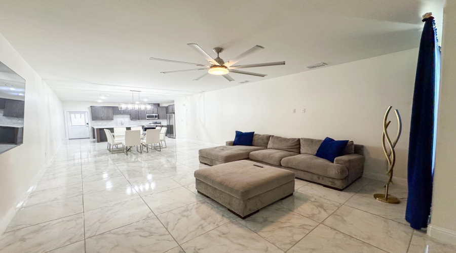 1421 Eagles LN, Laredo, Texas 78045, 3 Bedrooms Bedrooms, 6 Rooms Rooms,2 BathroomsBathrooms,Residential,For Rent,1421 Eagles LN,20263460