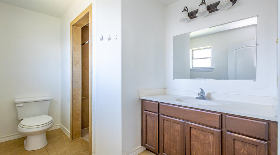 420 Montgomery St, Laredo, Texas 78040, 2 Bedrooms Bedrooms, 4 Rooms Rooms,2 BathroomsBathrooms,Residential,For Rent,420 Montgomery St,20263465