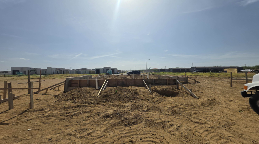 5015 Luna Grande Lp., Laredo, Texas 78046, 3 Bedrooms Bedrooms, 5 Rooms Rooms,2 BathroomsBathrooms,Residential,For Sale,5015 Luna Grande Lp.,20263467