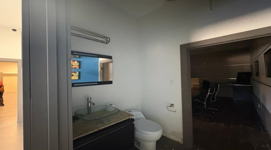 2614 San Eduardo Ave, Laredo, Texas 78040, 1 Room Rooms,4 BathroomsBathrooms,Commercial retail/office,For Rent,2614 San Eduardo Ave,20263455