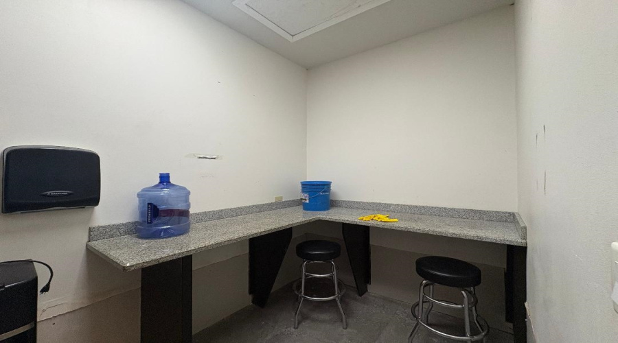 2614 San Eduardo Ave, Laredo, Texas 78040, 1 Room Rooms,4 BathroomsBathrooms,Commercial retail/office,For Rent,2614 San Eduardo Ave,20263455