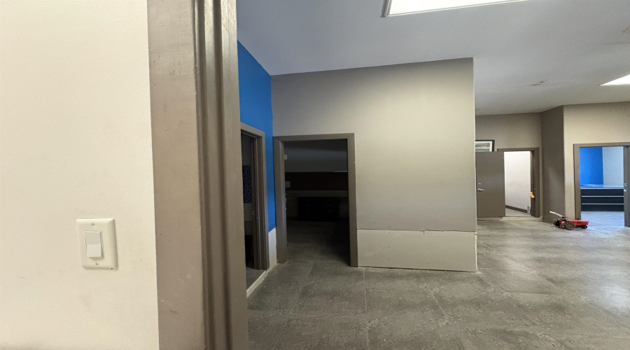 2614 San Eduardo Ave, Laredo, Texas 78040, 1 Room Rooms,4 BathroomsBathrooms,Commercial retail/office,For Rent,2614 San Eduardo Ave,20263455