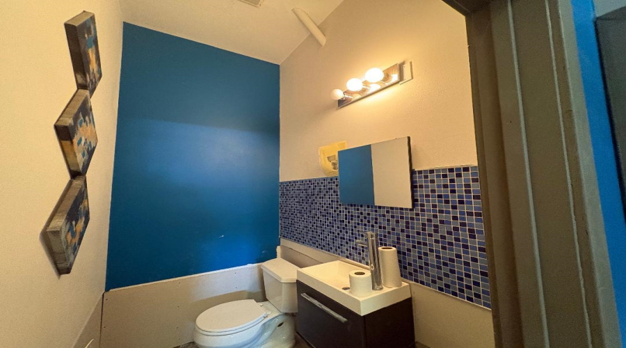 2614 San Eduardo Ave, Laredo, Texas 78040, 1 Room Rooms,4 BathroomsBathrooms,Commercial retail/office,For Rent,2614 San Eduardo Ave,20263455