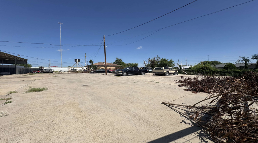 2614 San Eduardo Ave, Laredo, Texas 78040, 1 Room Rooms,4 BathroomsBathrooms,Commercial retail/office,For Rent,2614 San Eduardo Ave,20263455