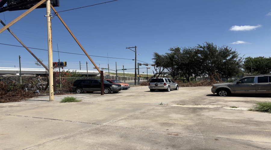 2614 San Eduardo Ave, Laredo, Texas 78040, 1 Room Rooms,4 BathroomsBathrooms,Commercial retail/office,For Rent,2614 San Eduardo Ave,20263455