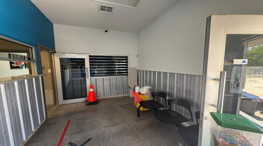 2614 San Eduardo Ave, Laredo, Texas 78040, 1 Room Rooms,4 BathroomsBathrooms,Commercial retail/office,For Rent,2614 San Eduardo Ave,20263455