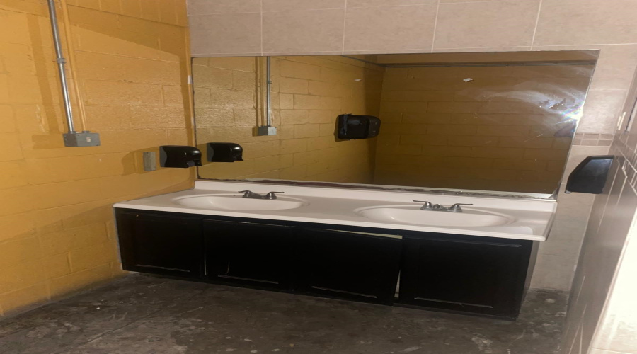815 Park St, Laredo, Texas 78040, ,2 BathroomsBathrooms,Commercial retail/office,For Sale,815 Park St,20263466