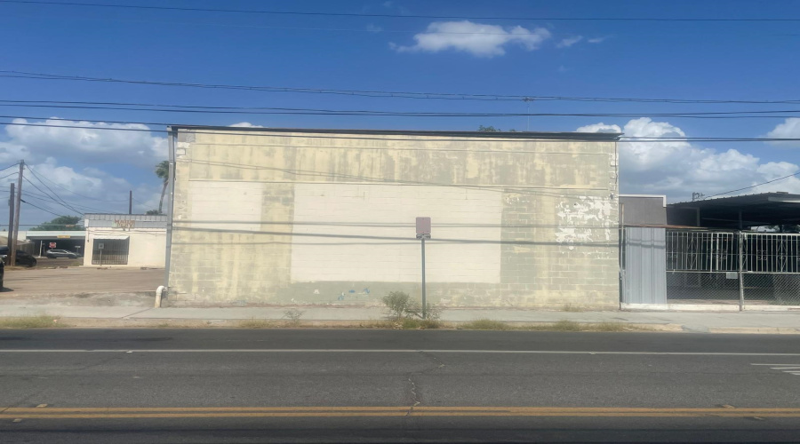 815 Park St, Laredo, Texas 78040, ,2 BathroomsBathrooms,Commercial retail/office,For Sale,815 Park St,20263466