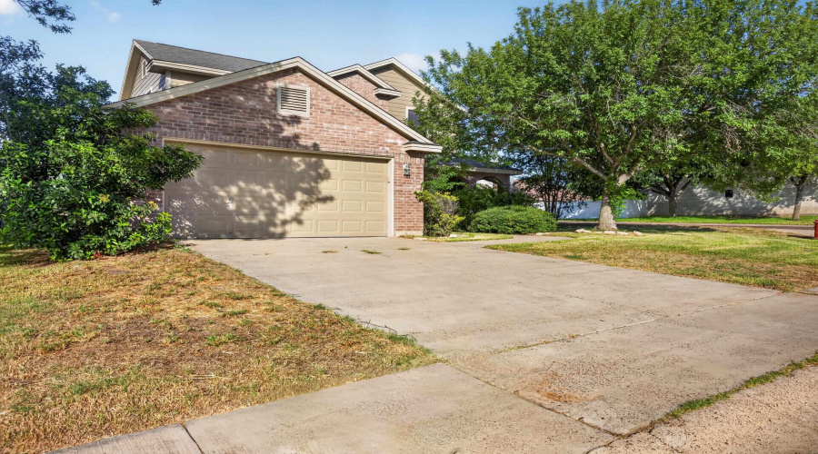 627 Anfield Lp, Laredo, Texas 78045, 3 Bedrooms Bedrooms, 5 Rooms Rooms,2 BathroomsBathrooms,Residential,For Sale,627 Anfield Lp,20263469