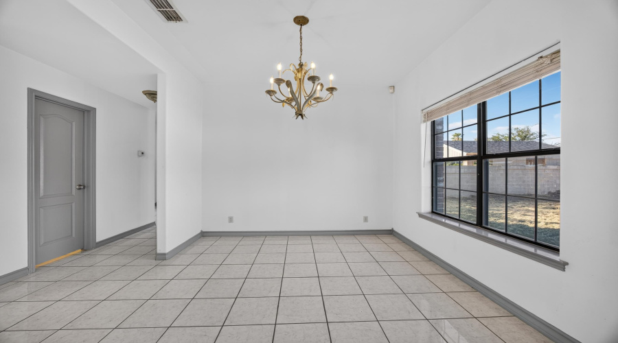 627 Anfield Lp, Laredo, Texas 78045, 3 Bedrooms Bedrooms, 5 Rooms Rooms,2 BathroomsBathrooms,Residential,For Sale,627 Anfield Lp,20263469
