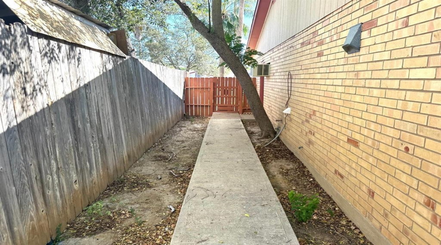 608 Sesame Ln, Laredo, Texas 78045, 4 Bedrooms Bedrooms, 7 Rooms Rooms,2 BathroomsBathrooms,Residential,For Rent,608 Sesame Ln,20263470