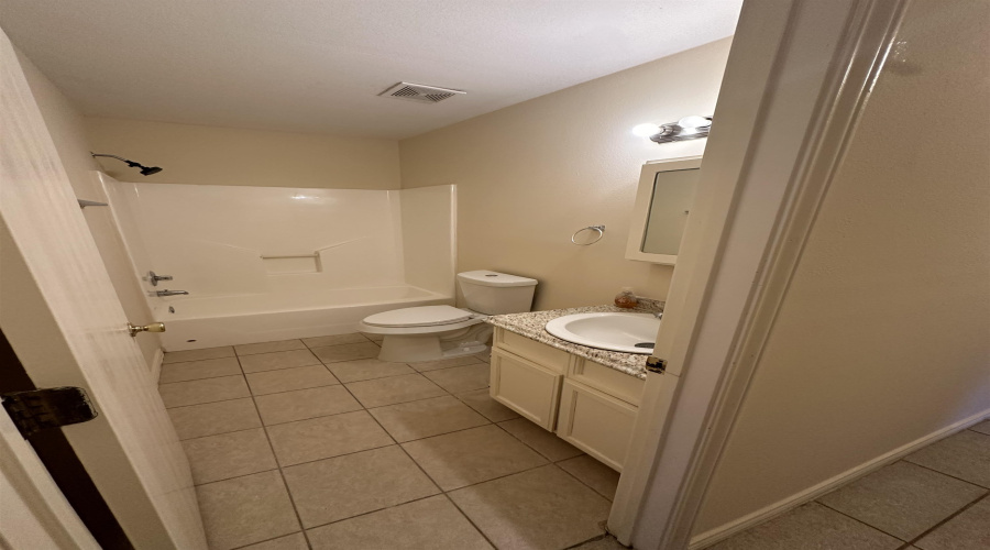 352 Ocean Dr, Laredo, Texas 78043, 3 Bedrooms Bedrooms, 5 Rooms Rooms,2 BathroomsBathrooms,Residential,For Sale,352 Ocean Dr,20254574