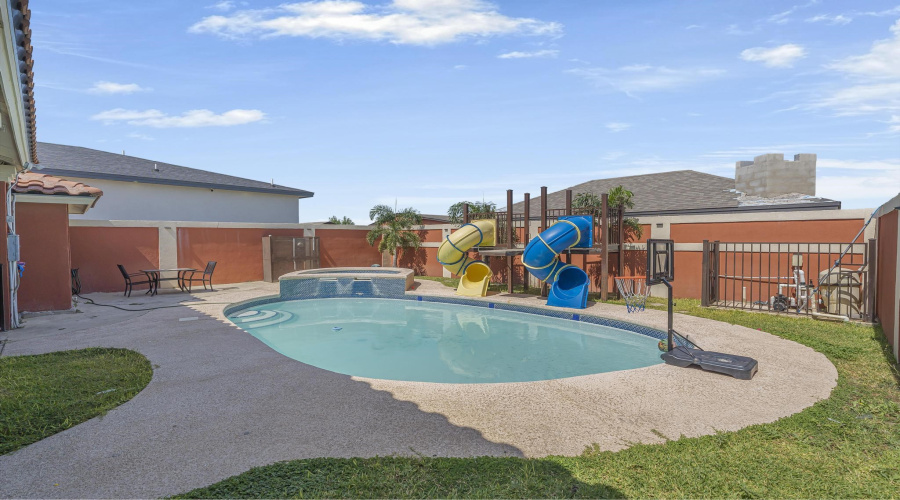 5205 Frijolillo Dr, LAREDO, Texas 78046-8136, ,Residential,For Sale,5205 Frijolillo Dr,20263477
