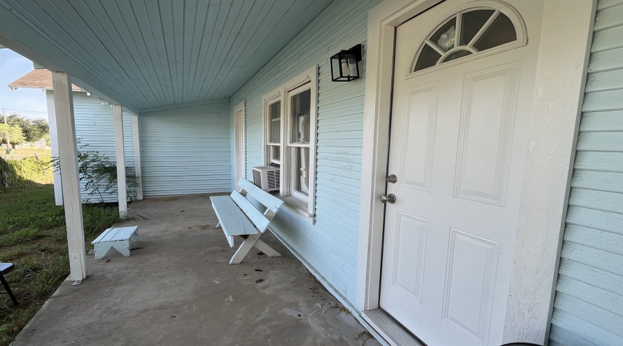 409 E Kohler, Hebbronville, Texas 78361, 3 Bedrooms Bedrooms, 6 Rooms Rooms,1 BathroomBathrooms,Residential,For Sale,409 E Kohler,20263482