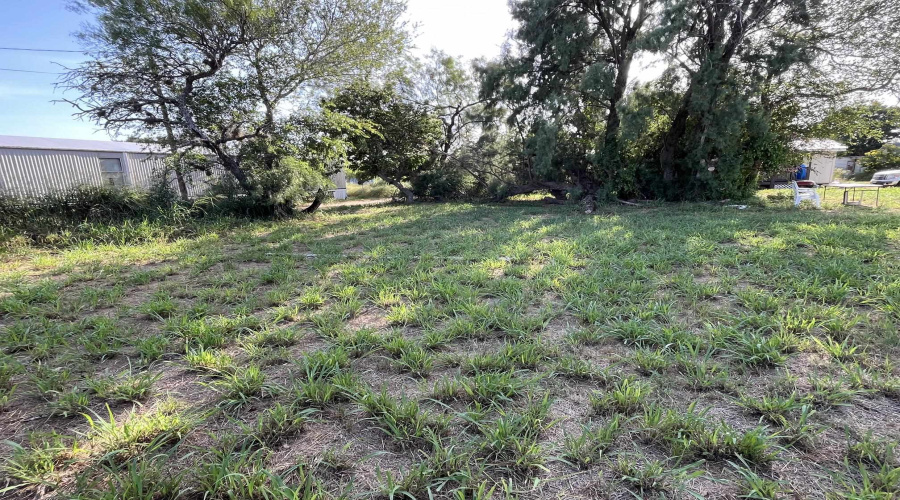 409 E Kohler, Hebbronville, Texas 78361, 3 Bedrooms Bedrooms, 6 Rooms Rooms,1 BathroomBathrooms,Residential,For Sale,409 E Kohler,20263482