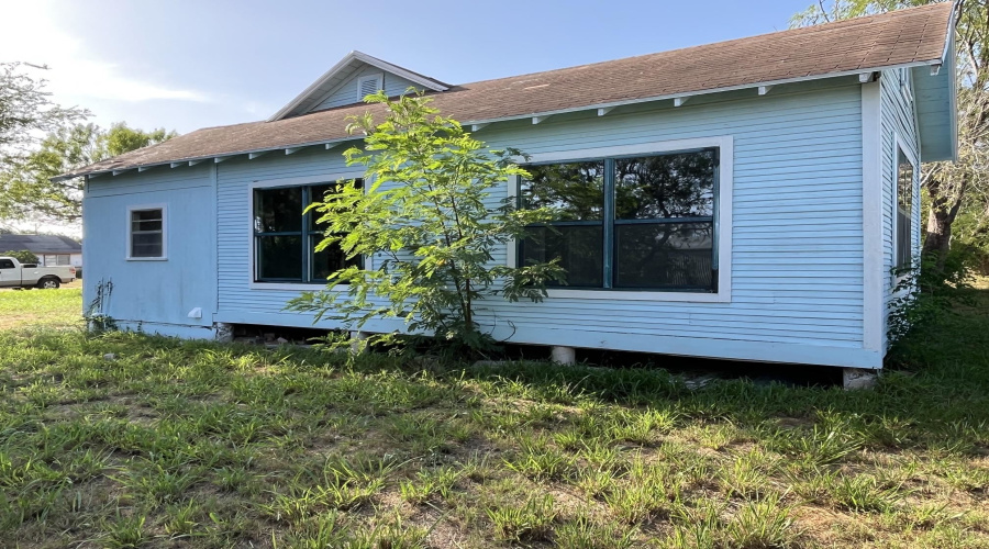 409 E Kohler, Hebbronville, Texas 78361, 3 Bedrooms Bedrooms, 6 Rooms Rooms,1 BathroomBathrooms,Residential,For Sale,409 E Kohler,20263482