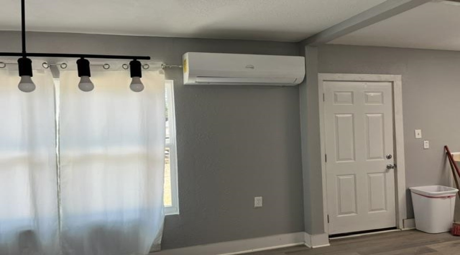 409 E Kohler, Hebbronville, Texas 78361, 3 Bedrooms Bedrooms, 6 Rooms Rooms,1 BathroomBathrooms,Residential,For Sale,409 E Kohler,20263482