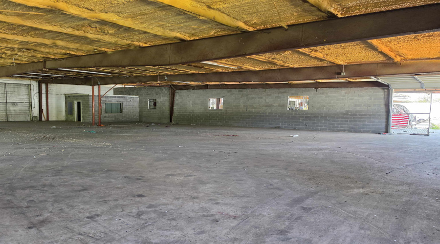 817 Willow St, Laredo, Texas 78043, 1 Bedroom Bedrooms, 1 Room Rooms,1 BathroomBathrooms,Commercial/industrial,For Rent,817 Willow St,20263487