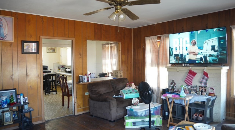 307 N Maria St., Hebbronville, Texas 78361, 2 Bedrooms Bedrooms, 5 Rooms Rooms,1 BathroomBathrooms,Residential,For Sale,307 N Maria St.,20263483