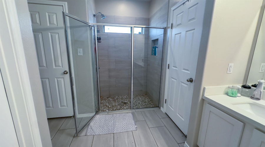 1007 Kus Dr., Laredo, Texas 78045, 4 Bedrooms Bedrooms, 7 Rooms Rooms,2 BathroomsBathrooms,Residential,For Sale,1007 Kus Dr.,20263485