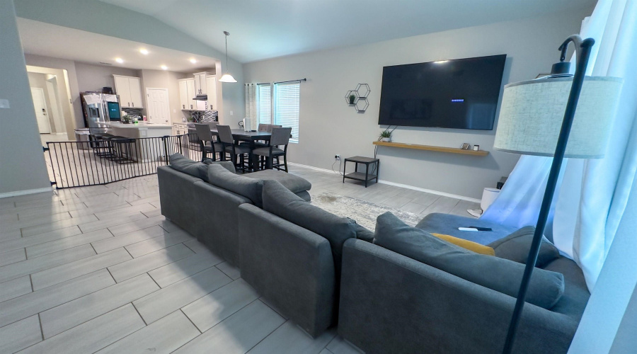 1007 Kus Dr., Laredo, Texas 78045, 4 Bedrooms Bedrooms, 7 Rooms Rooms,2 BathroomsBathrooms,Residential,For Sale,1007 Kus Dr.,20263485