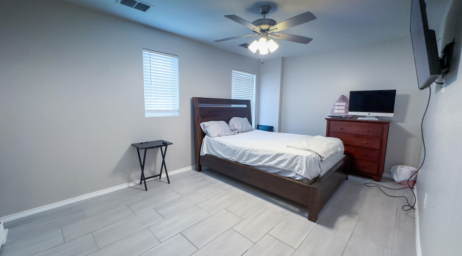 1007 Kus Dr., Laredo, Texas 78045, 4 Bedrooms Bedrooms, 7 Rooms Rooms,2 BathroomsBathrooms,Residential,For Sale,1007 Kus Dr.,20263485