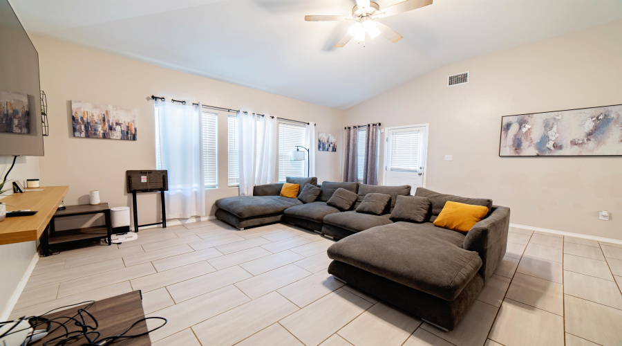 1007 Kus Dr., Laredo, Texas 78045, 4 Bedrooms Bedrooms, 7 Rooms Rooms,2 BathroomsBathrooms,Residential,For Rent,1007 Kus Dr.,20263486