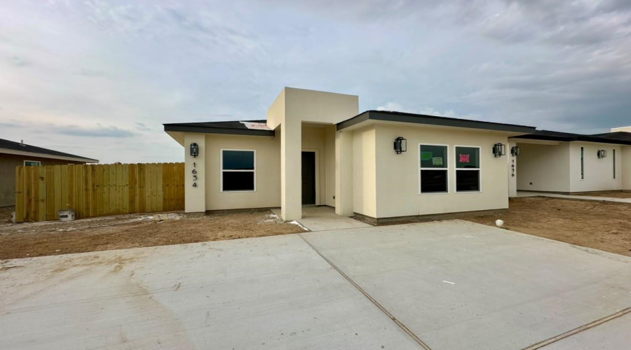 1634 Secretaria Ln., Laredo, Texas 78046, 3 Bedrooms Bedrooms, 5 Rooms Rooms,2 BathroomsBathrooms,Residential,For Sale,1634 Secretaria Ln.,20263489