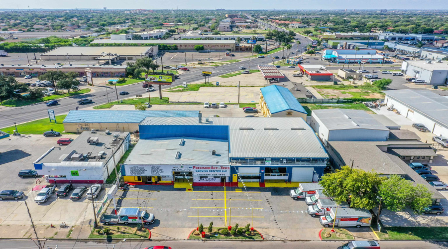 1613 Calle Del Norte, Laredo, Texas 78041-5933, 1 Room Rooms,4 BathroomsBathrooms,Commercial retail/office,For Sale,1613 Calle Del Norte,20263495