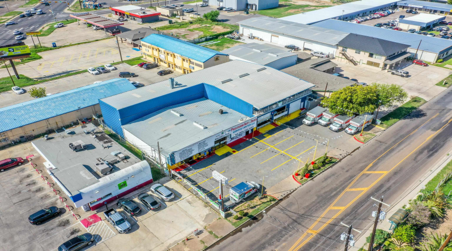 1613 Calle Del Norte, Laredo, Texas 78041-5933, 1 Room Rooms,4 BathroomsBathrooms,Commercial retail/office,For Sale,1613 Calle Del Norte,20263495