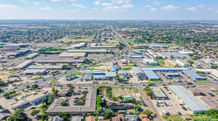 1613 Calle Del Norte, Laredo, Texas 78041-5933, 1 Room Rooms,4 BathroomsBathrooms,Commercial retail/office,For Sale,1613 Calle Del Norte,20263495