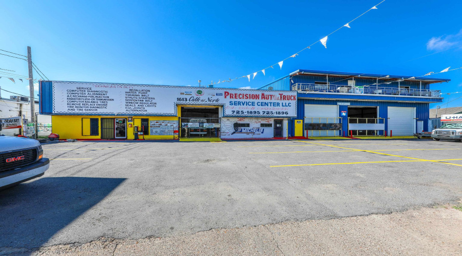 1613 Calle Del Norte, Laredo, Texas 78041-5933, 1 Room Rooms,4 BathroomsBathrooms,Commercial retail/office,For Sale,1613 Calle Del Norte,20263495