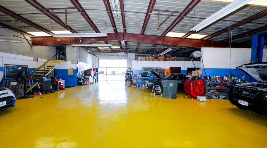 1613 Calle Del Norte, Laredo, Texas 78041-5933, 1 Room Rooms,4 BathroomsBathrooms,Commercial retail/office,For Sale,1613 Calle Del Norte,20263495