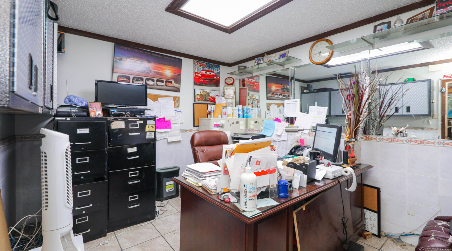 1613 Calle Del Norte, Laredo, Texas 78041-5933, 1 Room Rooms,4 BathroomsBathrooms,Commercial retail/office,For Sale,1613 Calle Del Norte,20263495