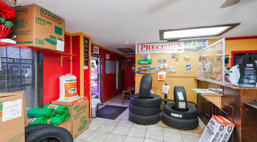 1613 Calle Del Norte, Laredo, Texas 78041-5933, 1 Room Rooms,4 BathroomsBathrooms,Commercial retail/office,For Sale,1613 Calle Del Norte,20263495