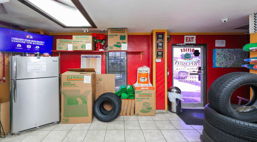 1613 Calle Del Norte, Laredo, Texas 78041-5933, 1 Room Rooms,4 BathroomsBathrooms,Commercial retail/office,For Sale,1613 Calle Del Norte,20263495