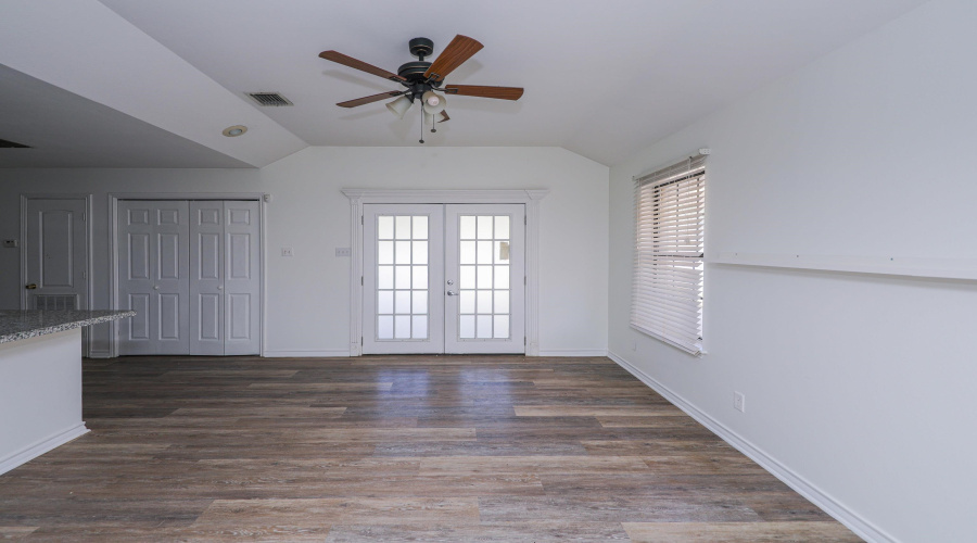 752 Buffalo Ct, LAREDO, Texas 78045, 3 Bedrooms Bedrooms, 5 Rooms Rooms,2 BathroomsBathrooms,Residential,For Sale,752 Buffalo Ct,20263491