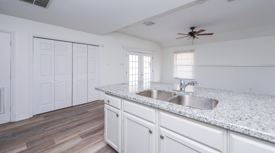 752 Buffalo Ct, LAREDO, Texas 78045, 3 Bedrooms Bedrooms, 5 Rooms Rooms,2 BathroomsBathrooms,Residential,For Sale,752 Buffalo Ct,20263491