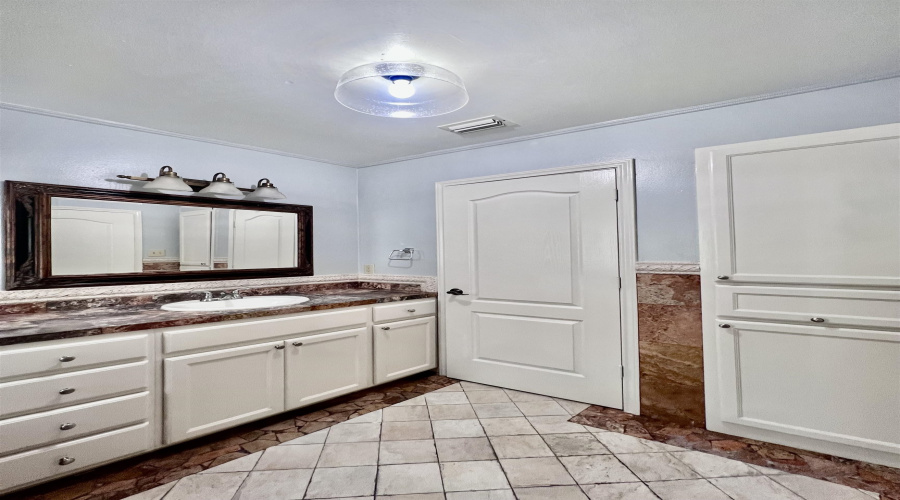207 Martingale Ln, Laredo, Texas 78041, 3 Bedrooms Bedrooms, 5 Rooms Rooms,3 BathroomsBathrooms,Residential,For Rent,207 Martingale Ln,20263493