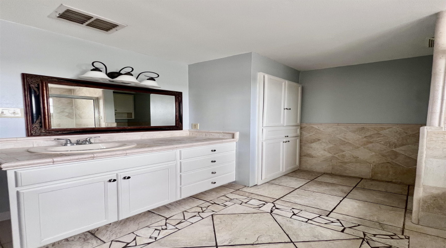 207 Martingale Ln, Laredo, Texas 78041, 3 Bedrooms Bedrooms, 5 Rooms Rooms,3 BathroomsBathrooms,Residential,For Rent,207 Martingale Ln,20263493