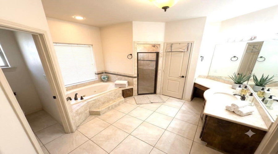 403 Beringer Ct, Laredo, Texas 78041, 4 Bedrooms Bedrooms, 9 Rooms Rooms,3 BathroomsBathrooms,Residential,For Sale,403 Beringer Ct,20263494