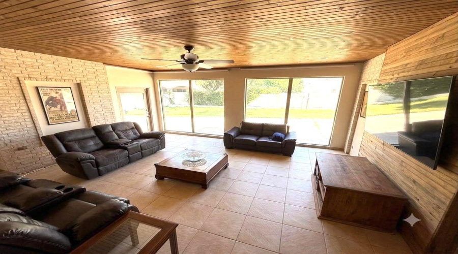 403 Beringer Ct, Laredo, Texas 78041, 4 Bedrooms Bedrooms, 9 Rooms Rooms,3 BathroomsBathrooms,Residential,For Sale,403 Beringer Ct,20263494